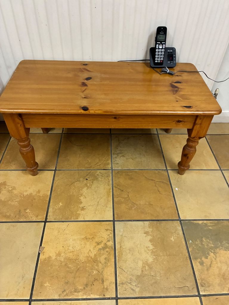 Pine Wood Coffee Table – Good Condition