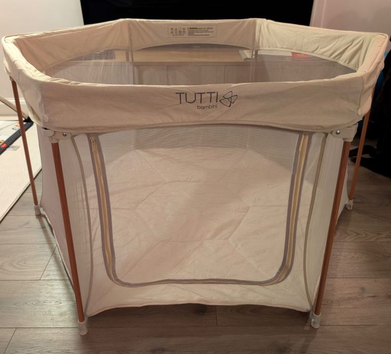 Tutti Bambini playpen with travel case