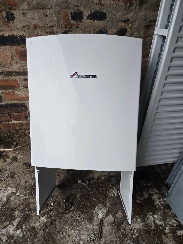 Full heating System, Worcester Greenstar Combi Lpg Boiler - 7 Radiators,  White, Fair Condition 