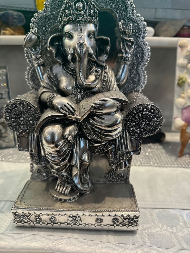 Large Silver Ganesh Figurine – Intricate Design