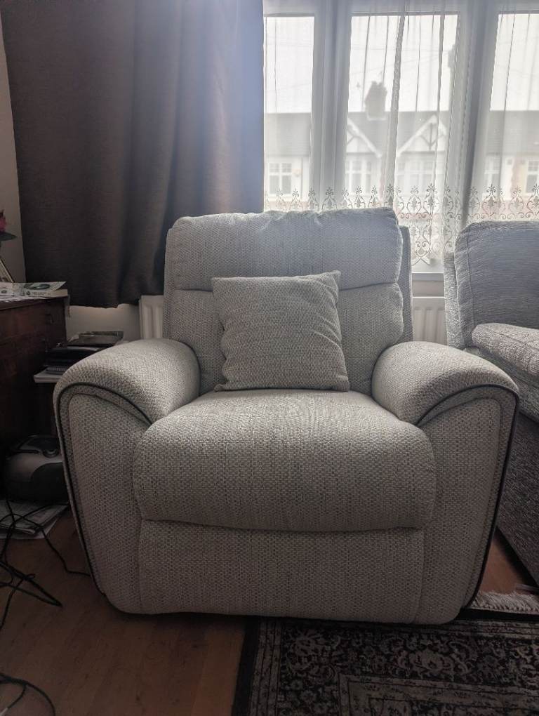 Lay-Z-boy Pittsburgh Power Recliner Chair