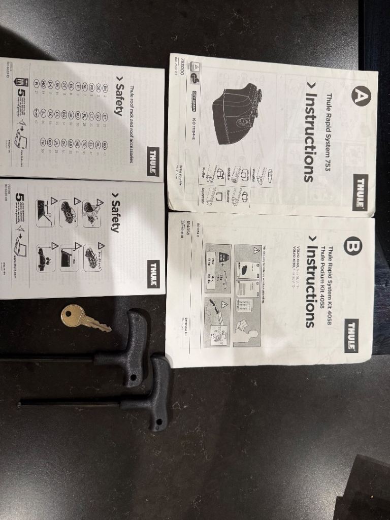 Volvo XC60 Thule roof bars and fitting kit 