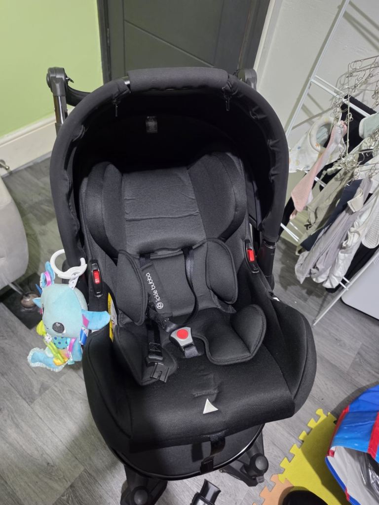 Ickle Bubba Black Pushchair/Stroller – As Good as New Fabric Buggy
