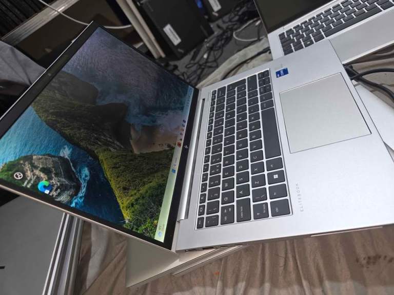 Hp elitebook 840 G10 Core i7 13th generation 2024 16gb ram 512 ssd Read advert please
