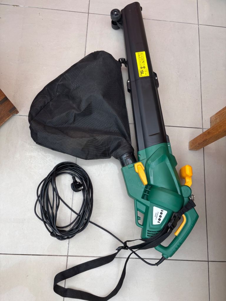 Brand new Garden Leaf Blower Vacuum with Collection Bag