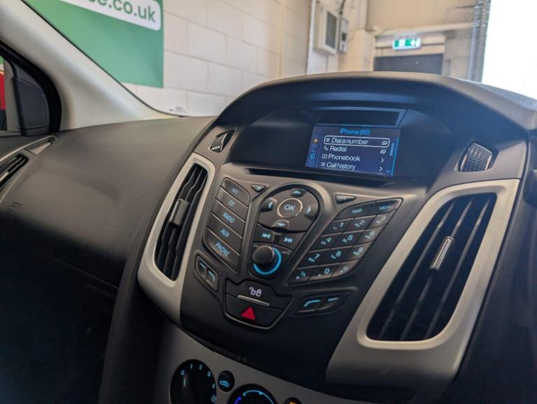 2014 Ford Focus 1.6 TDCi Zetec Navigator Euro 5 (s/s) 5dr HATCHBACK Diesel Manual