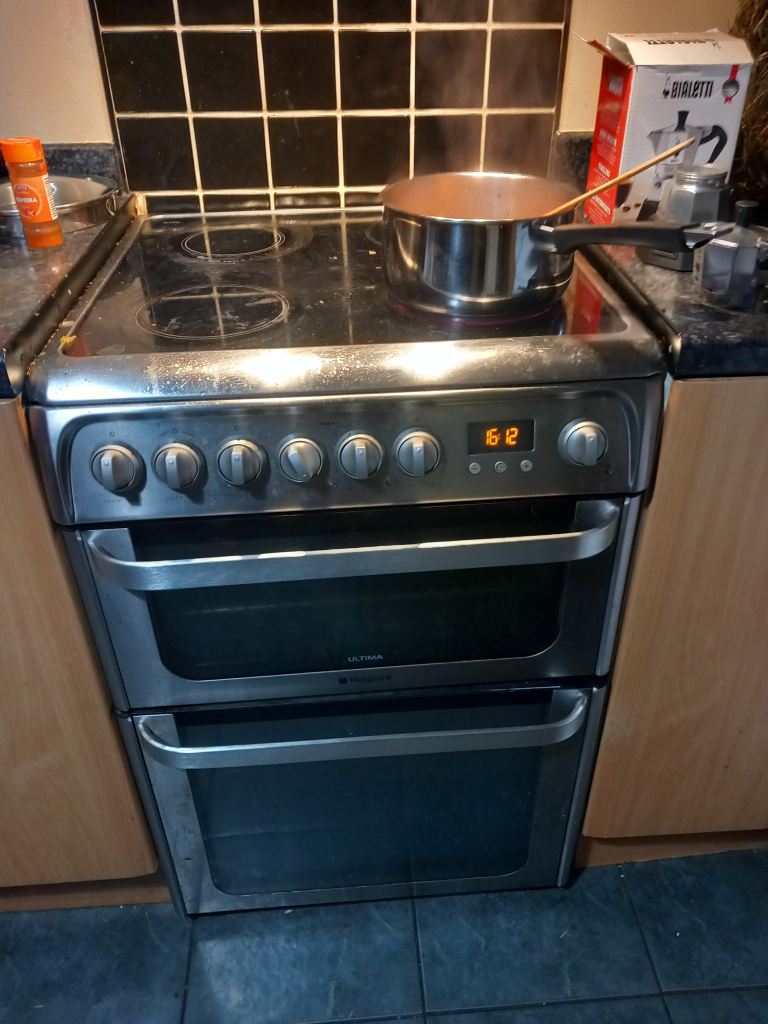 Hotpoint ultima electric freestanding oven