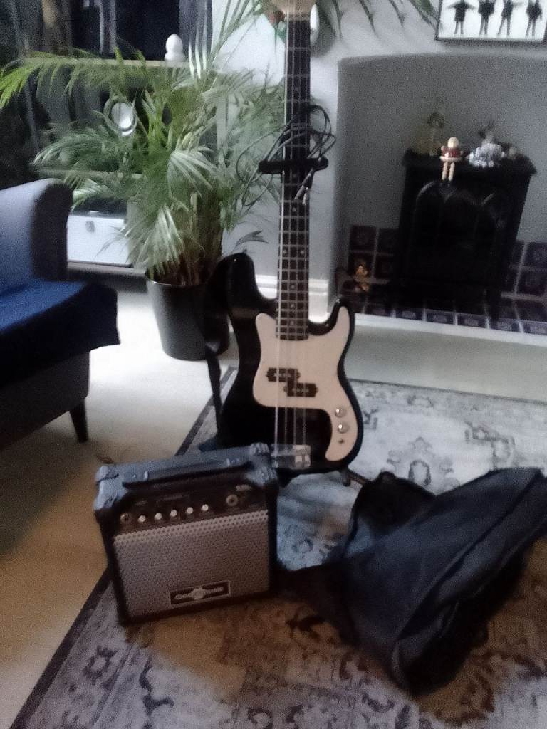 BASE GUITAR PLUS AMP PLUS STAND