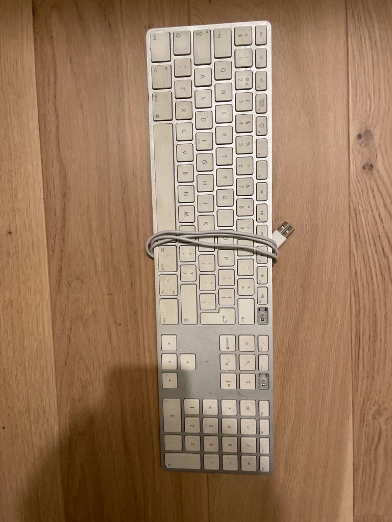 Original Apple keyboard USB