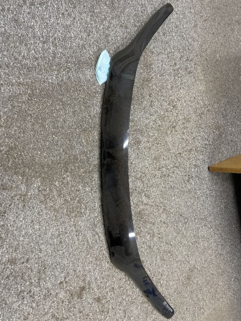 Hilux bonnet spoiler 