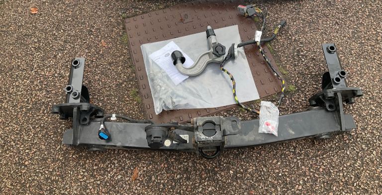 Detachable discovery 5 tow bar