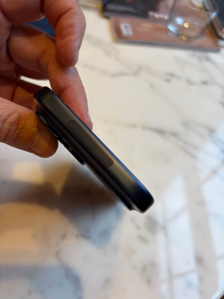 Apple iPhone 15 Pro Max Dark Grey 256GB + case