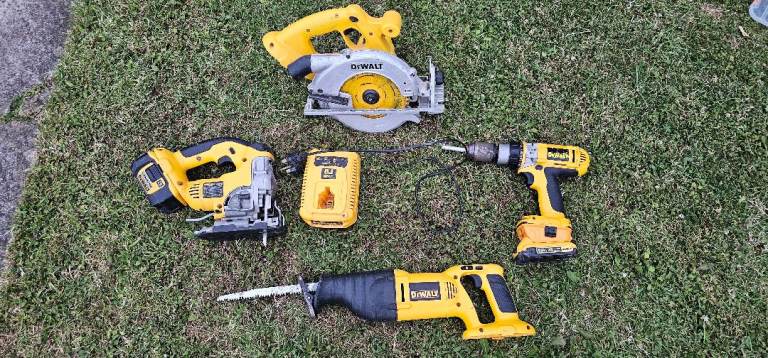 DEWALT Power Tool Set - Drill, Reciprocating Saw, Circular Saw, Jigsaw, 1 battery and Charger