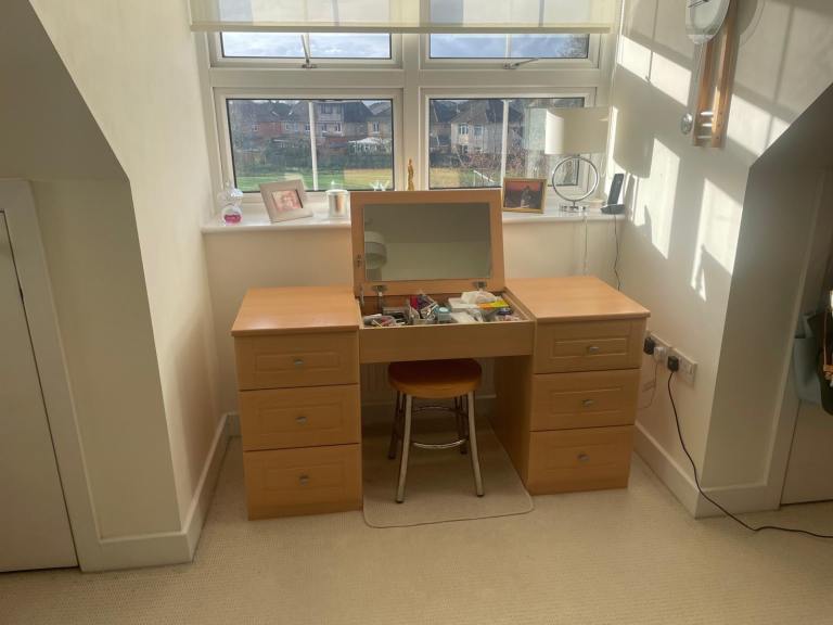 Dressing table 