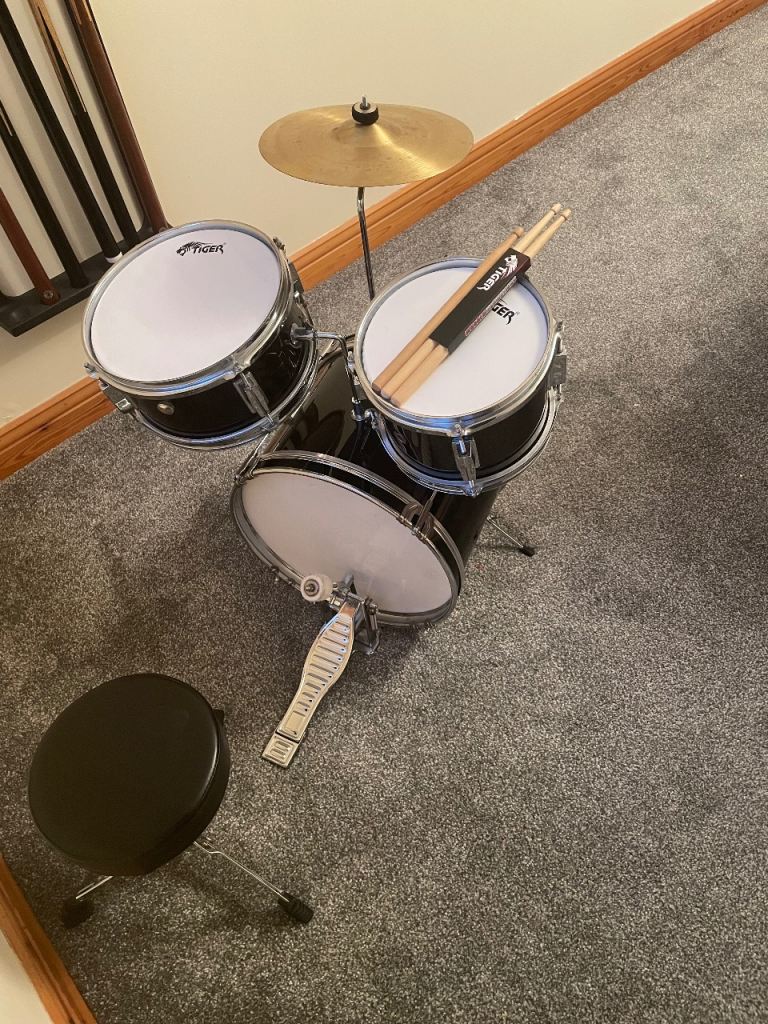 3pc junior drum kit with Stool