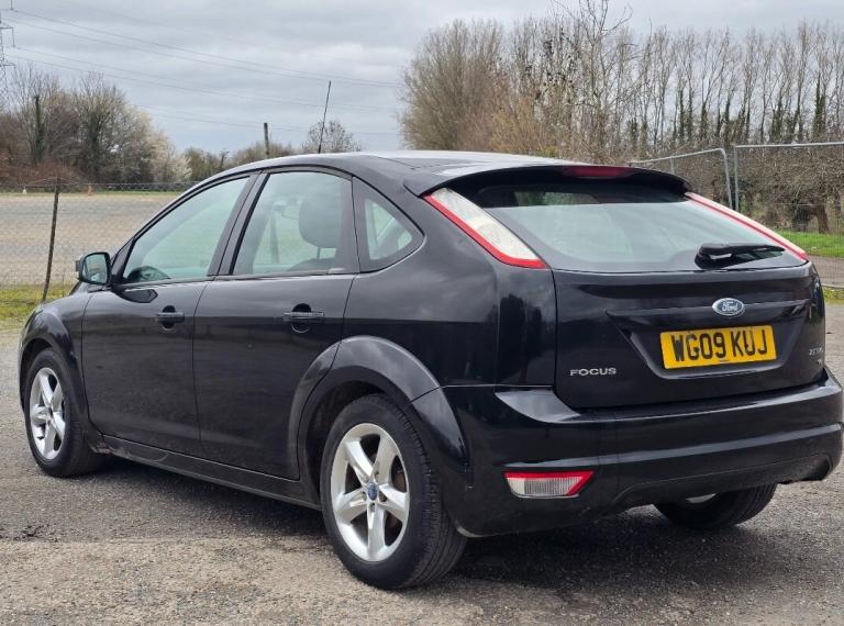 FORD FOCUS 1.6 PETROL MANUAL IN CLEAN CONDITION. LONG MOT. FULL SERVICE HISTORY