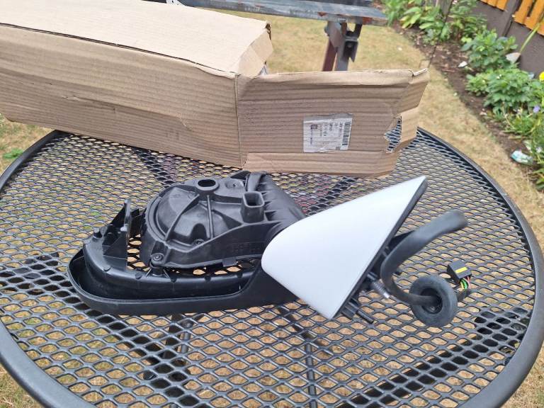 Vauxhall corsa door mirror. 