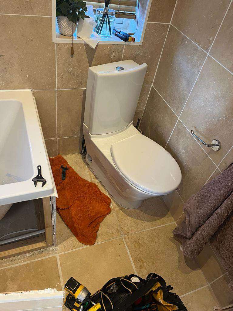 Emergency Plumber Service - APM Plumbing & Heating - Expert Local Plumber 24/7🚿