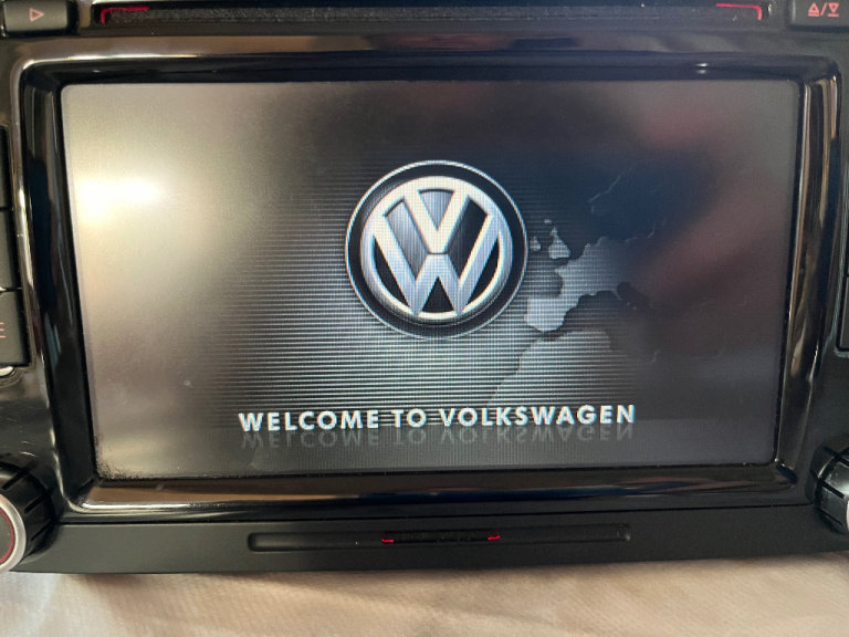 VW GOLF Bosch CD Player, media, DAB Head unit.