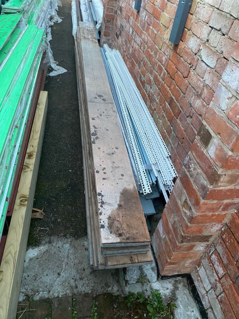 16 of 3.9m Scaffolding board(s)