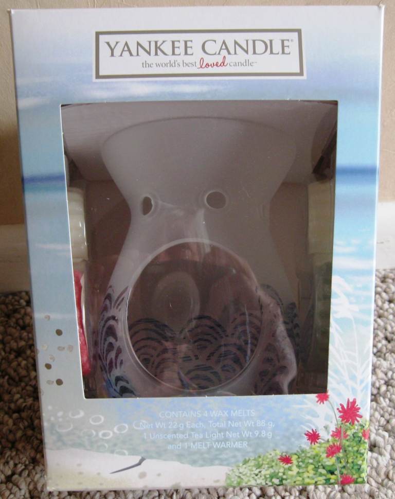 Yankee Candle Limited Edition glass wave design Melt Warmer and 4 melts. All NEW 
