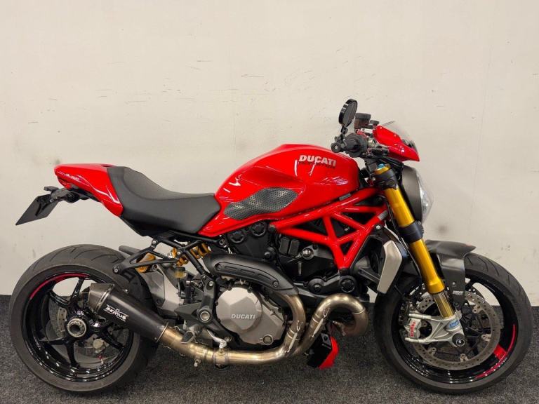 DUCATI M1200S ** 12 MONTH MOT - REMUS EXHAUST - QUICKSHIFTER **