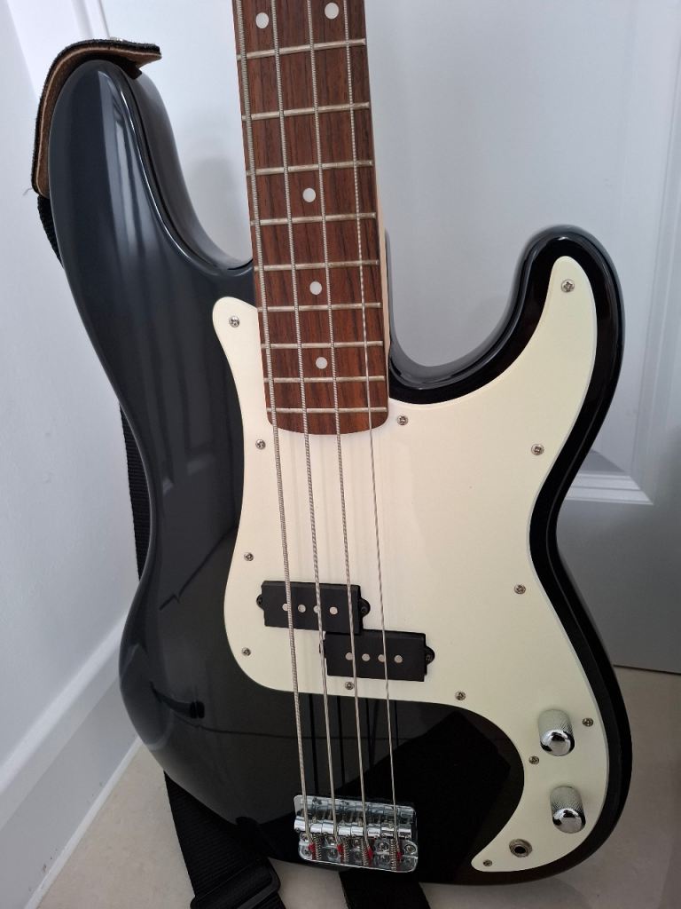 Fender Squier P-Bass Guitar with Watson XL15R Amp & Fender Bag