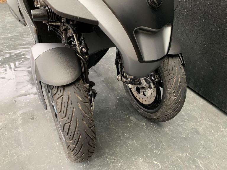 PIAGGIO MP3 300 YOURBAN LT LOW MILEAGE HPI CLEAR 