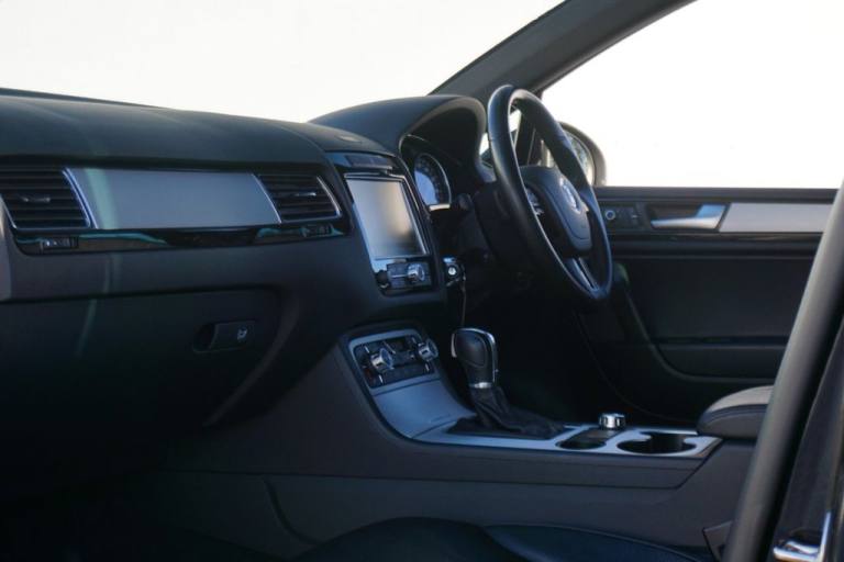 2014 Volkswagen Touareg 3.0 TDI V6 BlueMotion Tech R-Line SUV Diesel Tiptronic 4WD (s/s) 5dr - Ju...