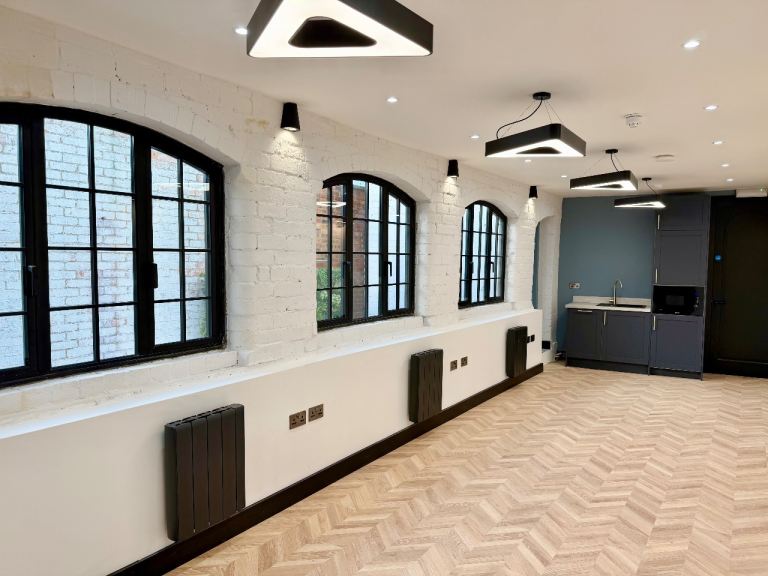 Stylish Jewellery Quarter Studio – Ready in 3 Weeks, Perfect for Aesthetics or Tattoo