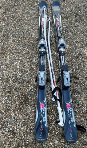 2005 k2 one luv skis w/Marker Mod 11.0 Bindings Size 160 Cm Color Black Use two sets of skis in