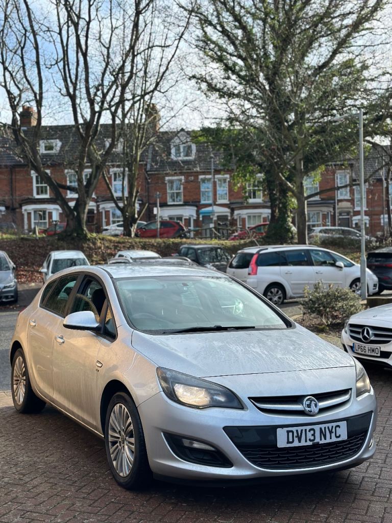 Vauxhall, ASTRA, Hatchback, 2013, Manual, 1686 (cc), 5 doors