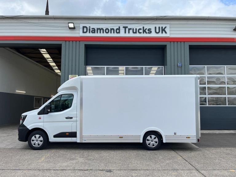 £39,490+VAT IN STOCK RENAULT MASTER LOW LOADER LUTON BODY VAN LWB MAXI 