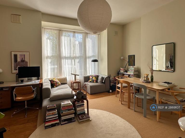 1 bedroom flat in Benthal Road - Raised, London, N16 (1 bed) (#2869107)