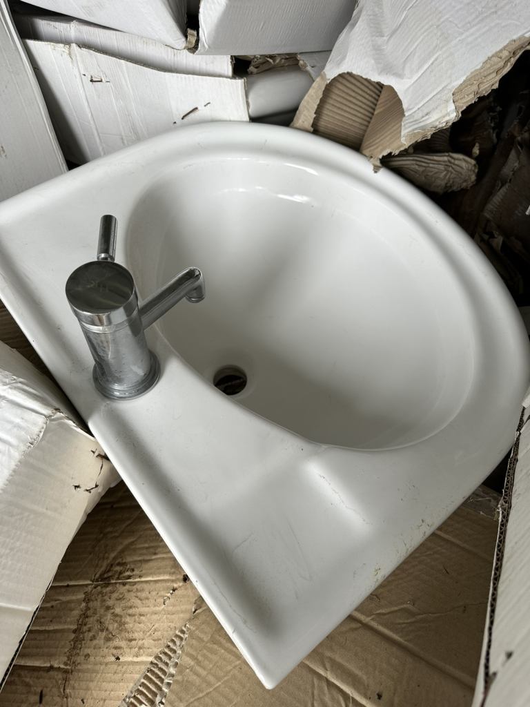 WHITE BATHROOM SINK WITH TAP FOR SALE UK WC BASIN