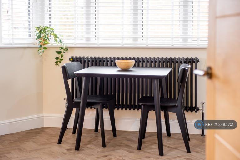 1 bedroom flat in Short Term Accommodation, Harwich, CO12 (1 bed) (#2483701)