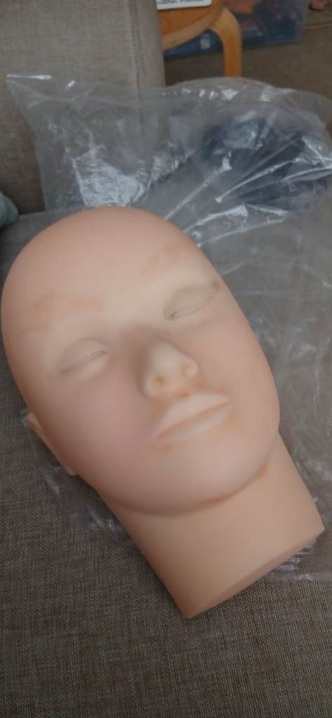Make up head