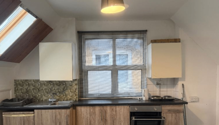 Modern Studio Flat | Part Furnished | Renovated | Parking | Tennyson Road Luton, Bedfordshire - LU1