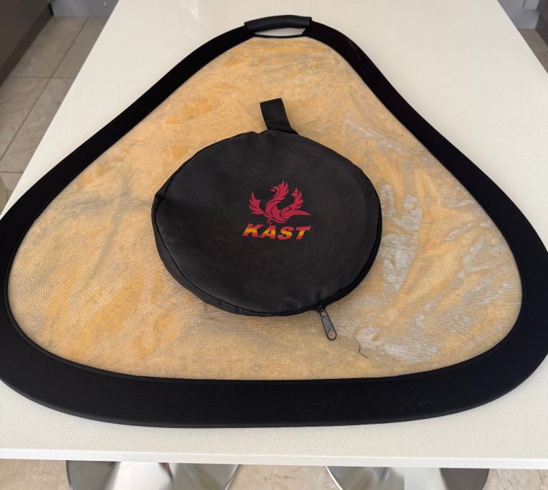 KAST soft light reflector with bag
