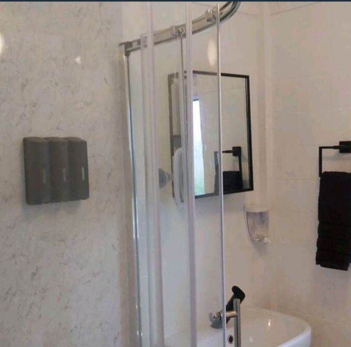 Spacious double room with balcony good bus connection 