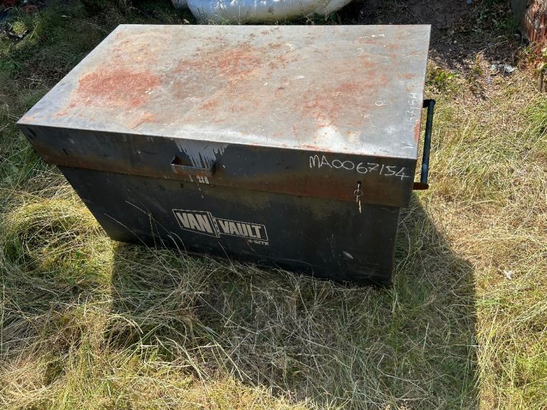 Heavy-duty Van Vault 4-site tool storage box With 2 keys