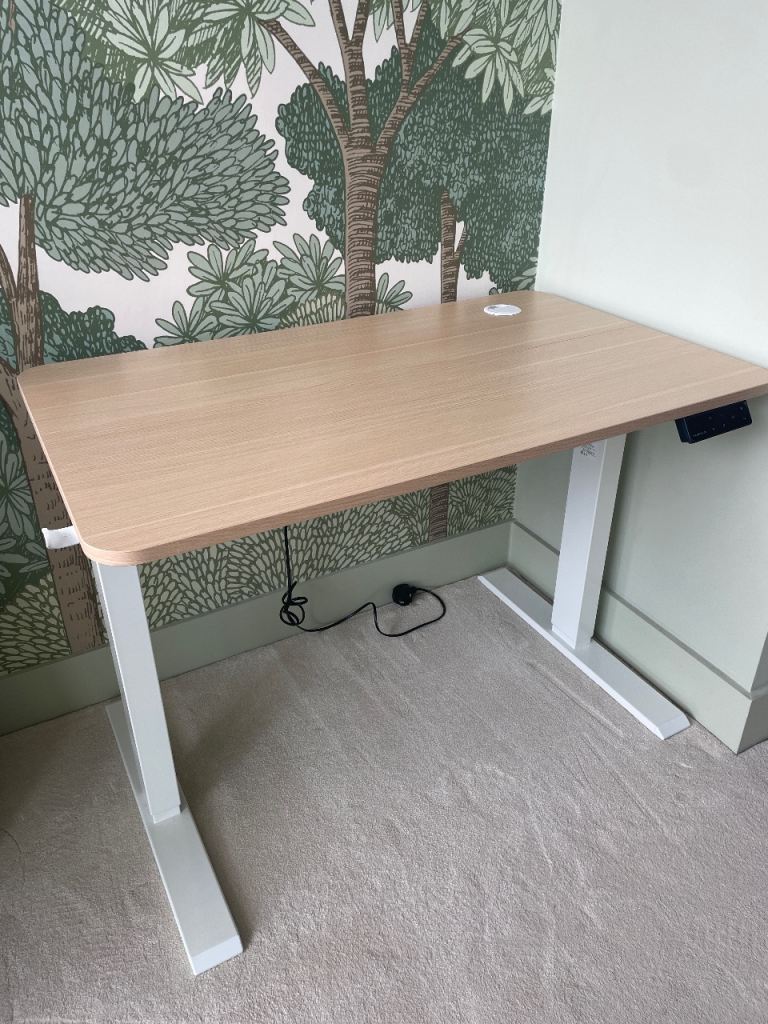 Electric height adjustable desk