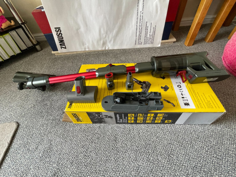 ZANUSSI Z8 Complete Clean ZANXZ251RD Cordless Vacuum Cleaner - RRP £289.99 - NEW