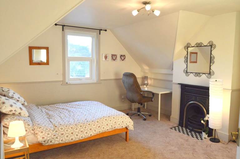 Double Room in Shared House - All standard bills included