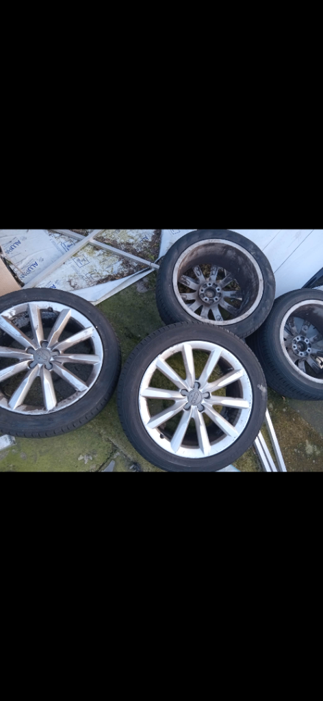 2 sets of Audi alloys 