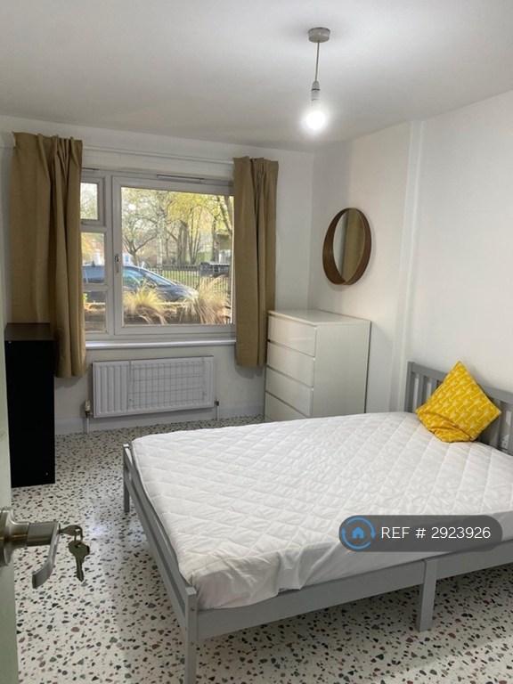 1 bedroom in Lucas Street, London, SE8 (#2923926)