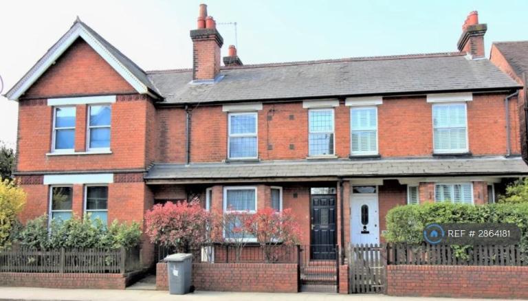 3 bedroom house in Watling Street, Radlett, WD7 (3 bed) (#2864181)