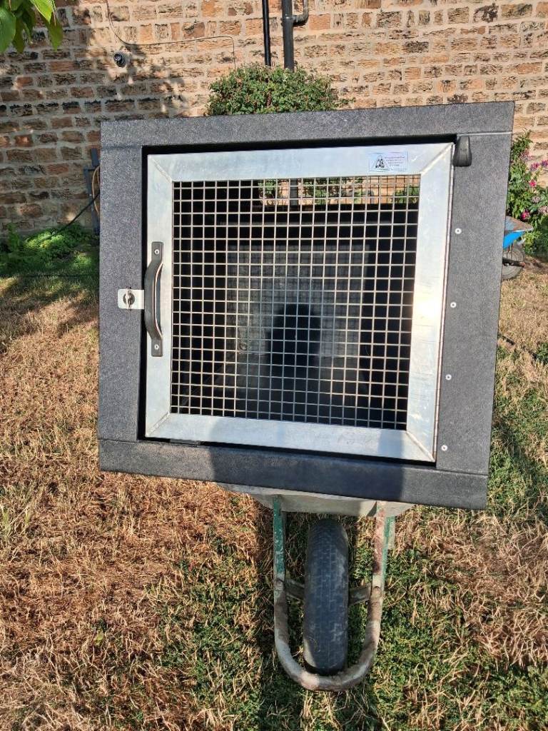 Cab dog crate