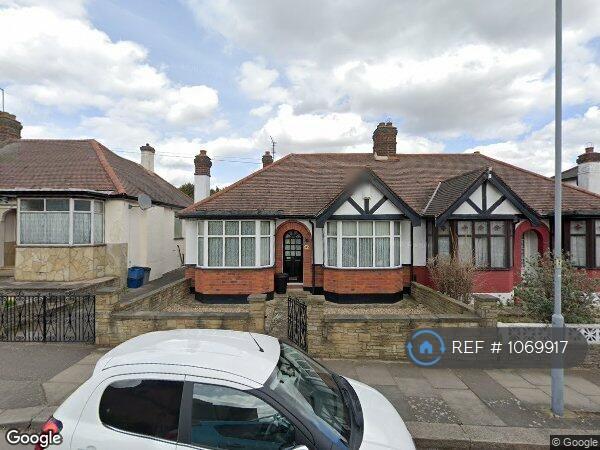 3 bedroom house in Hamilton Avenue, Ilford, IG6 (3 bed) (#1069917)