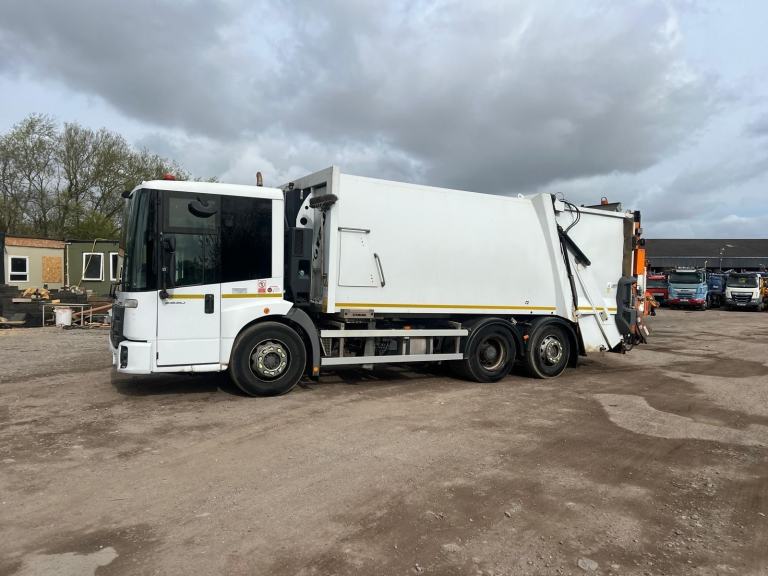 Mercedes-Benz ECONIC FAUN TRADE LIFT REFUSE TRUCK ONLY 28,000 KM 